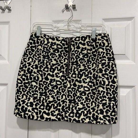 Kendall & Kylie texture leopard print mini skirt size small - Picture 4 of 11